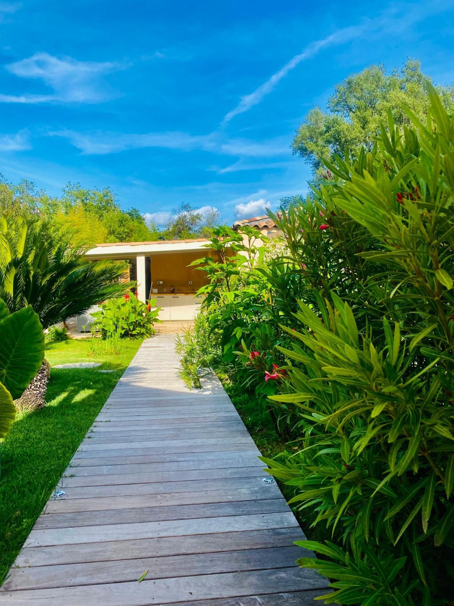 Le Cocoon Lodge Du Gapeau & Massage Solliès-Pont Екстериор снимка