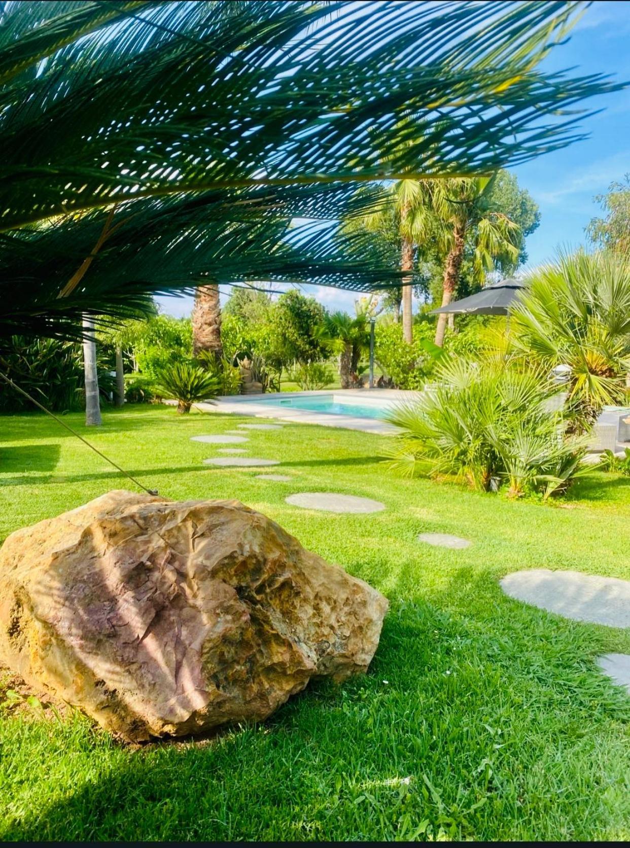 Le Cocoon Lodge Du Gapeau & Massage Solliès-Pont Екстериор снимка